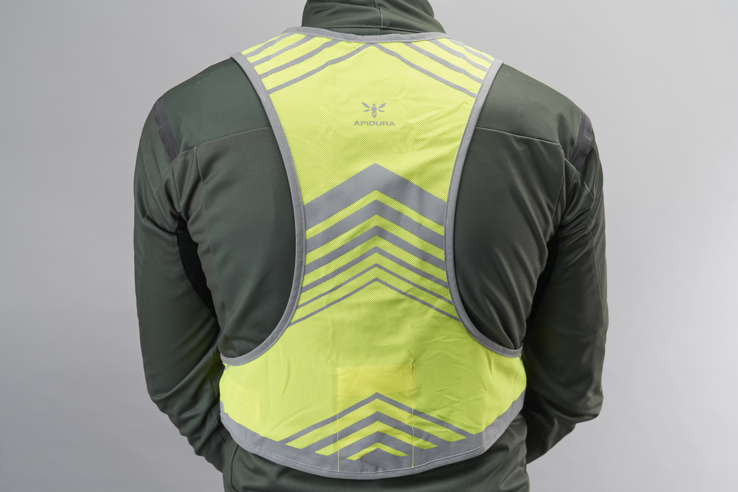 Apidura Packable Visibility Vest rear Apidura Packable Visibility Vest rear